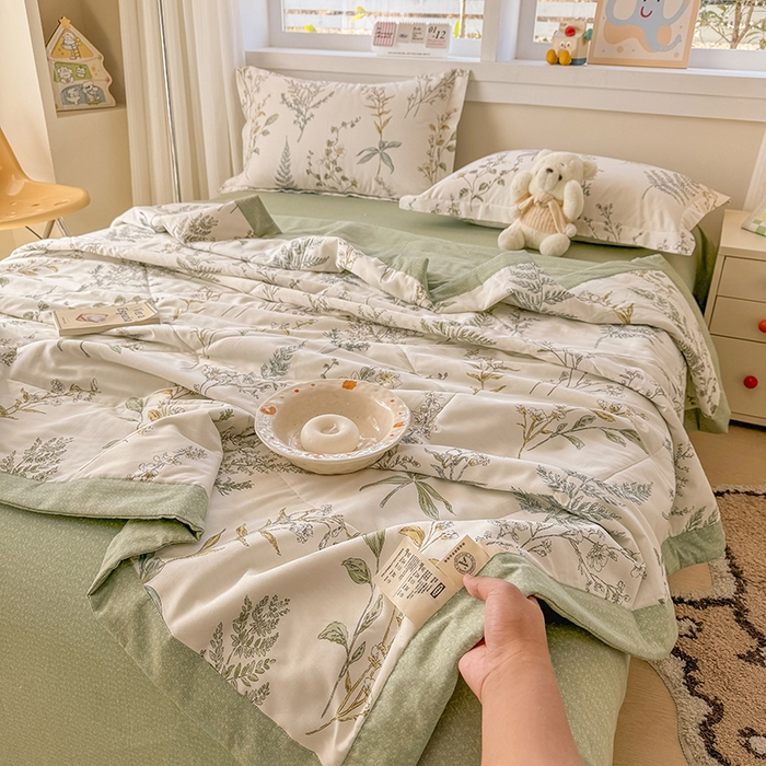 91家纺网 家纺一手货源 找家纺 梦依依 2025新款小清新印花系列里外全棉棉花被夏被四件套 春涧