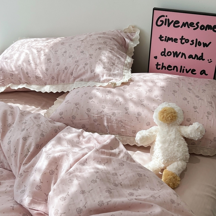 91家纺网 家纺一手货源 找家纺 荣轩2025新款全棉双层纱镂空花边工艺款四件套（铺床版） 颜花朝