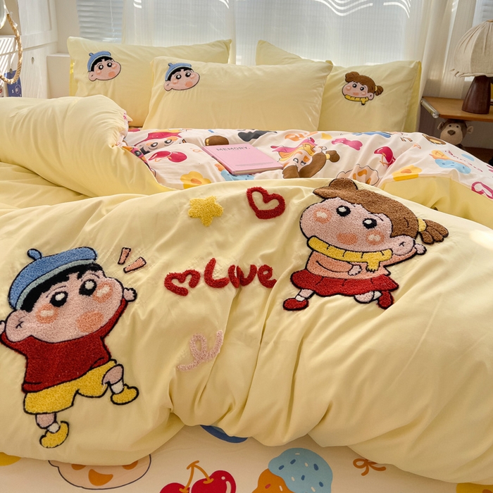 91家纺网 家纺一手货源 找家纺 罗亿家纺 2025新款云朵棉可爱毛巾绣系列四件套 小新的爱情