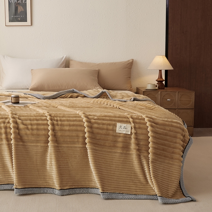 91家纺网 家纺一手货源 找家纺 澳梵家居 2025新款魔法绒糯糯绒提花抽条毛毯盖毯 简约-卡其