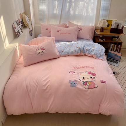 91家纺网 家纺一手货源 找家纺 罗亿家纺 2025新款云朵棉可爱毛巾绣系列四件套 可爱小猫-粉