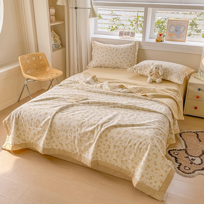 91家纺网 家纺一手货源 找家纺 梦依依 2025新款小清新印花系列里外全棉棉花被夏被四件套 故事小黄花