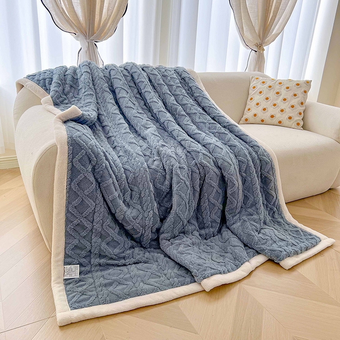 91家纺网 家纺一手货源 找家纺 澳梵家居 2025新款塔芙绒提花毛毯盖毯 柔雾蓝-白