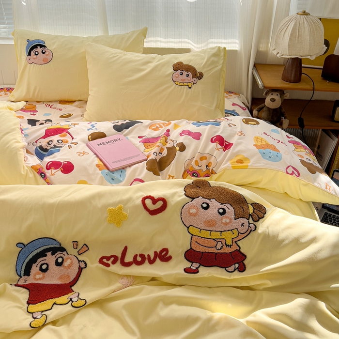 91家纺网 家纺一手货源 找家纺 罗亿家纺 2025新款云朵棉可爱毛巾绣系列四件套 小新的爱情