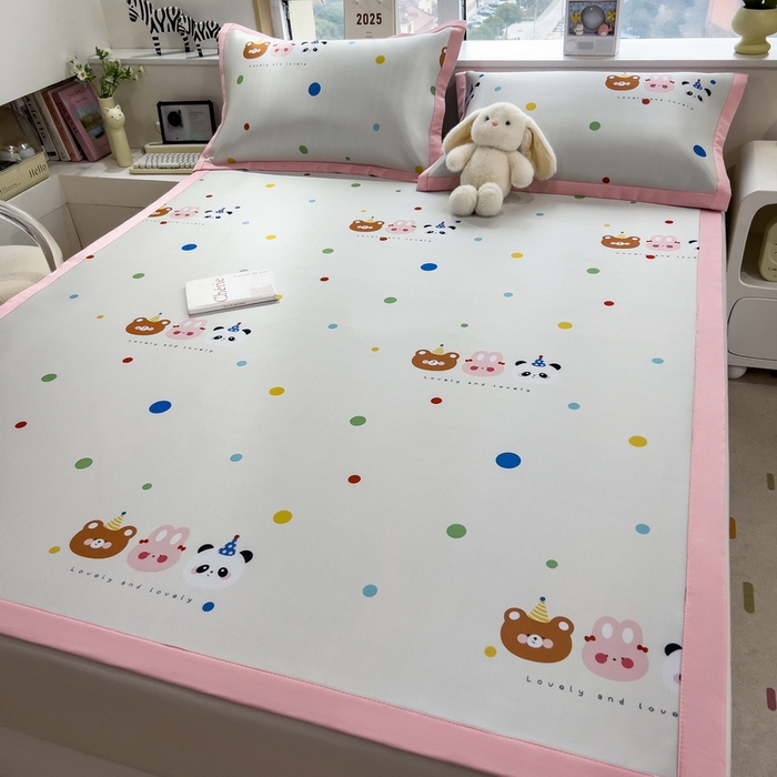 91家纺网 家纺一手货源 找家纺 丝羽坊 2025新款小版印花冰丝凉席平铺床席款冰丝席碳光冰丝凉席 熊点点