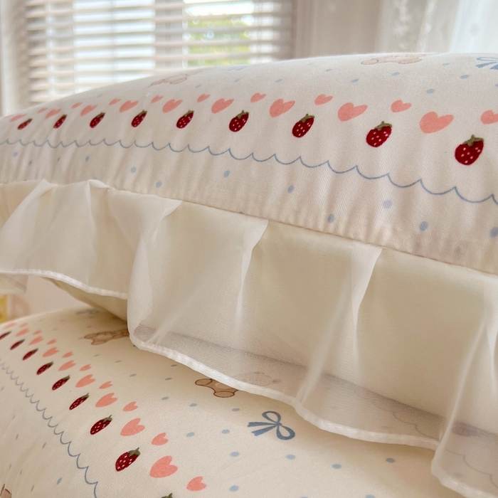 91家纺网 家纺一手货源 找家纺 梦舒羽  2025新款针织棉双层纱花边枕头套双人枕套枕芯套宿舍单人枕头内胆套 花边款-草莓熊宝