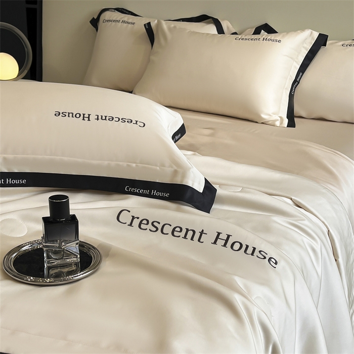 91家纺网 家纺一手货源 找家纺 笙意家纺 2025新款水洗冰丝夏被四件套-卡瑞娜系列 奶昔白+梧桐杏