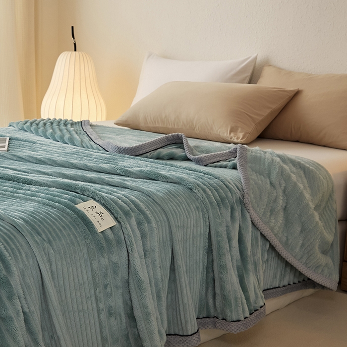 91家纺网 家纺一手货源 找家纺 澳梵家居 2025新款魔法绒糯糯绒提花抽条毛毯盖毯 简约-黛蓝