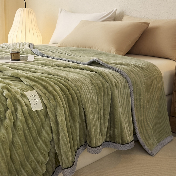 91家纺网 家纺一手货源 找家纺 澳梵家居 2025新款魔法绒糯糯绒提花抽条毛毯盖毯 简约-草绿