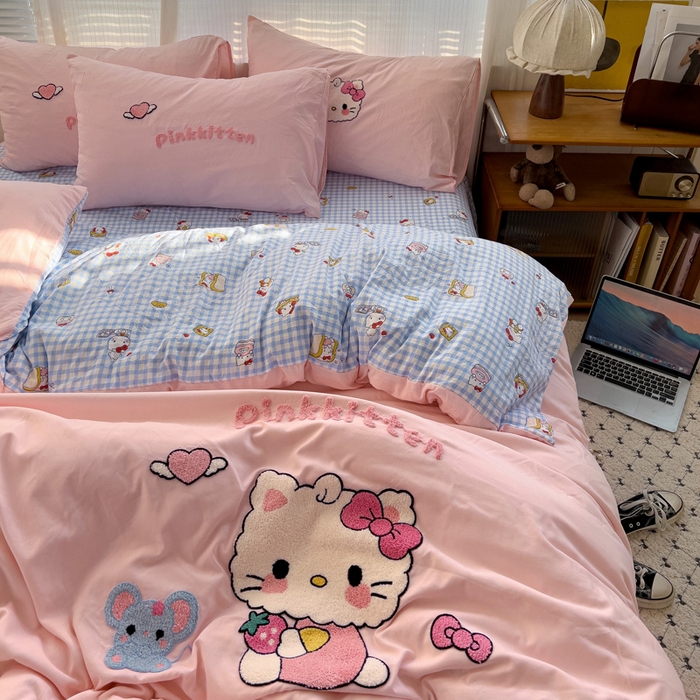 91家纺网 家纺一手货源 找家纺 罗亿家纺 2025新款云朵棉可爱毛巾绣系列四件套 可爱小猫-粉