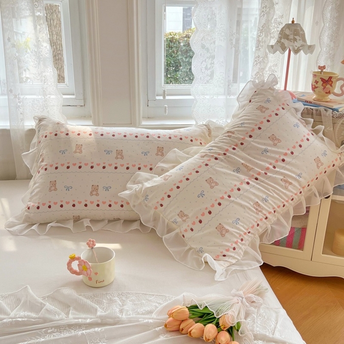 91家纺网 家纺一手货源 找家纺 梦舒羽  2025新款针织棉双层纱花边枕头套双人枕套枕芯套宿舍单人枕头内胆套 花边款-草莓熊宝