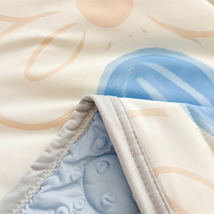 91家纺网 家纺一手货源 找家纺 雯豆2025春夏新款凉感丝夏被空调被子印花A类卡通小清新夏被 冰丝夏被四件套-艾夏