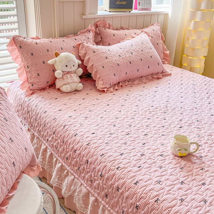91家纺网 家纺一手货源 找家纺 雅眠居 2025爆款针织棉双层纱印花床盖四件套 粉格蝴蝶结