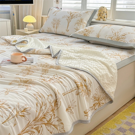 91家纺网 家纺一手货源 找家纺 雯豆2025春夏新款凉感丝夏被空调被子印花A类卡通小清新夏被 冰丝夏被四件套-千枝叶