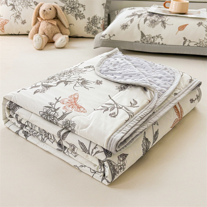 91家纺网 家纺一手货源 找家纺 雯豆2025春夏新款凉感丝夏被空调被子印花A类卡通小清新夏被 冰丝夏被四件套-笔墨书香