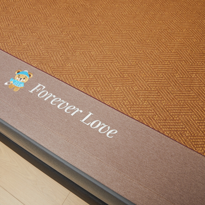 91家纺网 家纺一手货源 找家纺 （总）尚品凤凰 2025新款冰藤席小熊绣花藤席