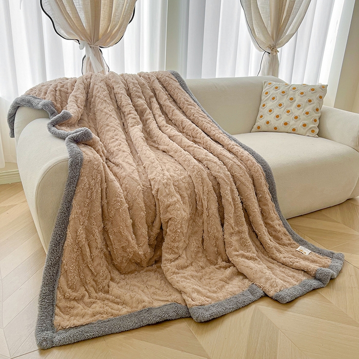 91家纺网 家纺一手货源 找家纺 澳梵家居 2025新款塔芙绒提花毛毯盖毯 卡其-灰