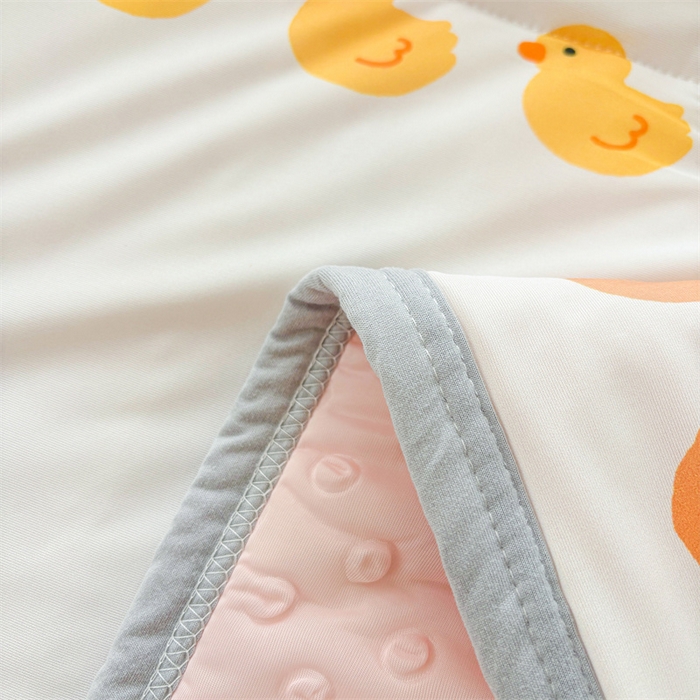 91家纺网 家纺一手货源 找家纺 雯豆2025春夏新款凉感丝夏被空调被子印花A类卡通小清新夏被 冰丝夏被四件套-小熊伙伴