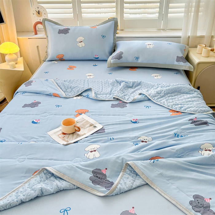 91家纺网 家纺一手货源 找家纺 雯豆2025春夏新款凉感丝夏被空调被子印花A类卡通小清新夏被 冰丝夏被四件套-旺财