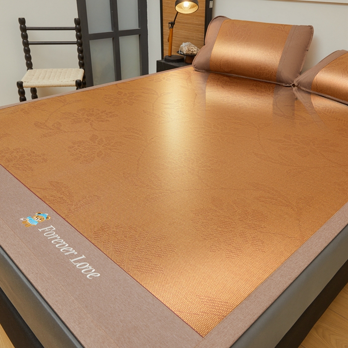 91家纺网 家纺一手货源 找家纺 尚品凤凰 2025新款冰藤席小熊绣花藤席 水中花