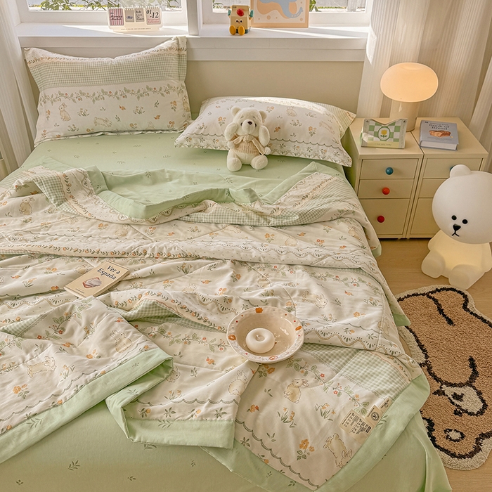 91家纺网 家纺一手货源 找家纺 梦依依 2025新款小清新印花系列里外全棉棉花被夏被四件套 花宠乐章