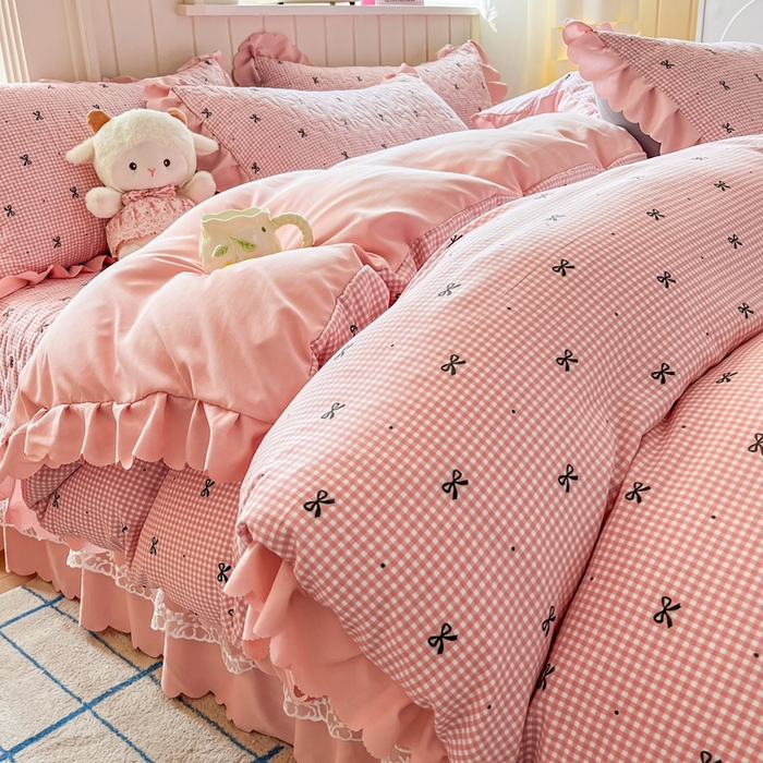91家纺网 家纺一手货源 找家纺 雅眠居 2025爆款针织棉双层纱印花床盖四件套 粉格蝴蝶结