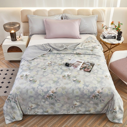 91家纺网 家纺一手货源 找家纺 联林2025新款玻尿酸针织凉感丝夏被夏凉被 静若繁花 咖