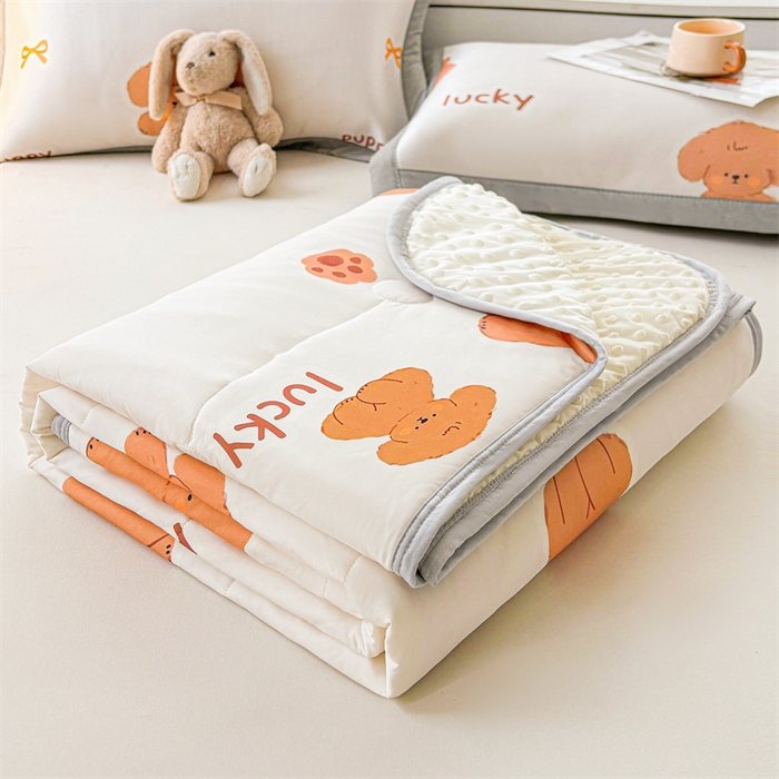 91家纺网 家纺一手货源 找家纺 雯豆2025春夏新款凉感丝夏被空调被子印花A类卡通小清新夏被 冰丝夏被四件套-胖嘟嘟