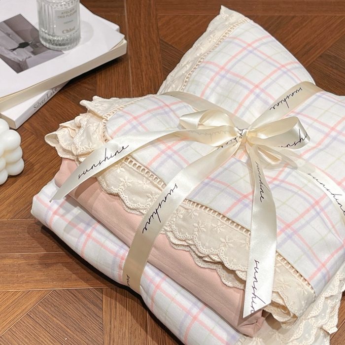 91家纺网 家纺一手货源 找家纺 荣轩家居 2025新款全棉双层纱镂空花边工艺款四件套奶香芋泥