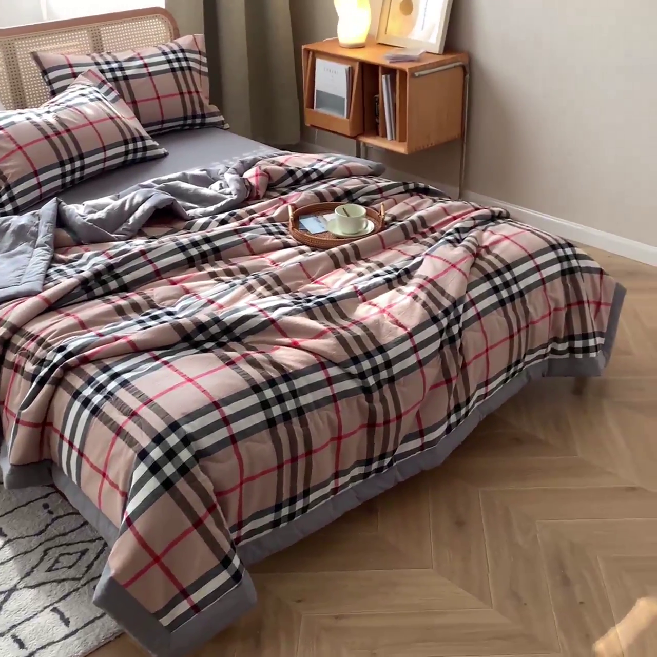 91家纺网 家纺一手货源 找家纺 2025新款A类纯棉水洗棉色织棉花夏被四件套全棉空调被夏凉被 苏格兰