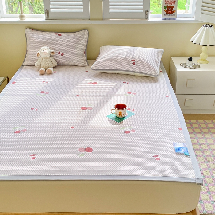 91家纺网 家纺一手货源 找家纺 缦卡琳家纺 2025新款按摩豆豆凉席三件套 樱桃