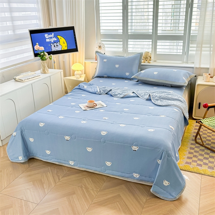 91家纺网 家纺一手货源 找家纺 雯豆2025夏季新品冰丝碳光凉席+凉感丝印花夏被四件套卡通小清新绑带席子四件套 冰丝夏被四件套-可爱点点