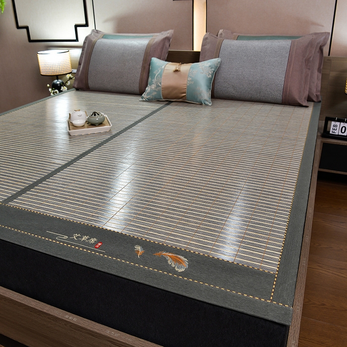 91家纺网 家纺一手货源 找家纺 苏迪凉席竹席2025新款竹席凉席冰丝席碳化双面印花藤草席 艾草-灰木纹