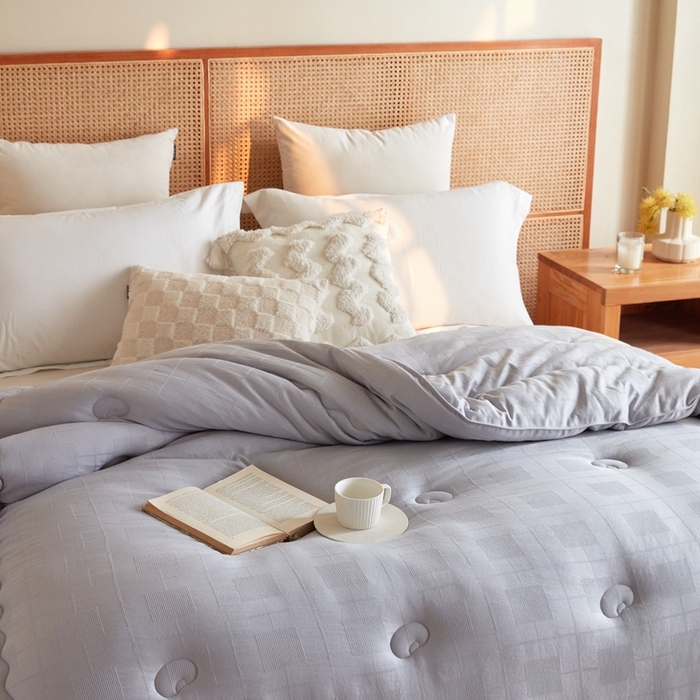 91家纺网 家纺一手货源 找家纺 易睡 2025新款提花大豆被 灰色