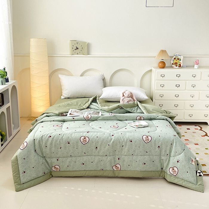 91家纺网 家纺一手货源 找家纺 宜家坊 2025新款全棉夏被碎花卡通小清新简约纯棉夏凉被夏被四件套三件套 小可爱樱桃