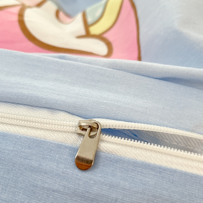 91家纺网 家纺一手货源 找家纺 博雅 2025新款三丽鸥卡通全棉印花小版四件套 彩色星星玉桂狗