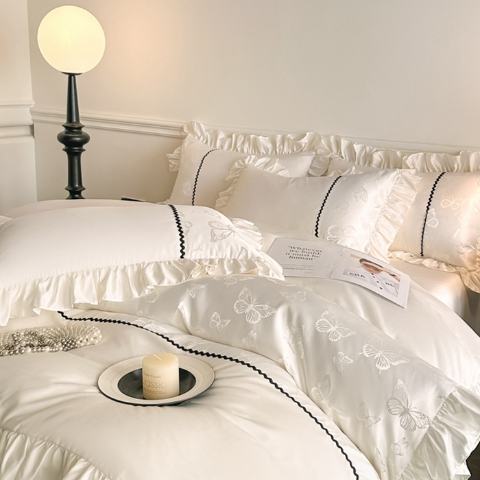 91家纺网 家纺一手货源 找家纺 米彩家纺 2025新款A类水洗真丝亮光浮雕花边四件套 奶昔白