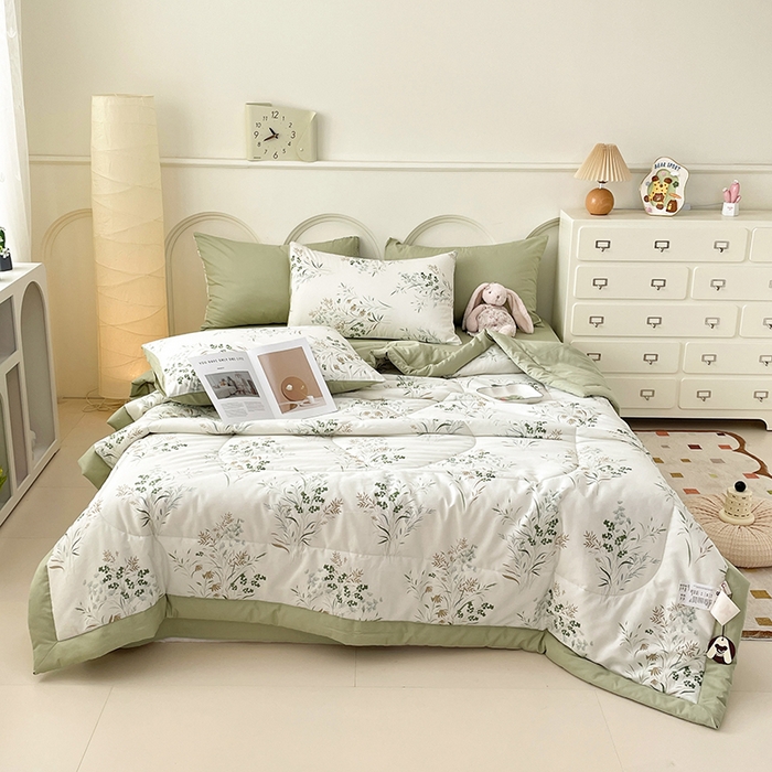 91家纺网 家纺一手货源 找家纺 宜家坊 2025新款全棉夏被碎花卡通小清新简约纯棉夏凉被夏被四件套三件套 风铃草