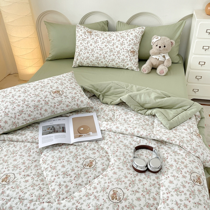 91家纺网 家纺一手货源 找家纺 宜家坊 2025新款全棉夏被碎花卡通小清新简约纯棉夏凉被夏被四件套三件套 碎花小熊