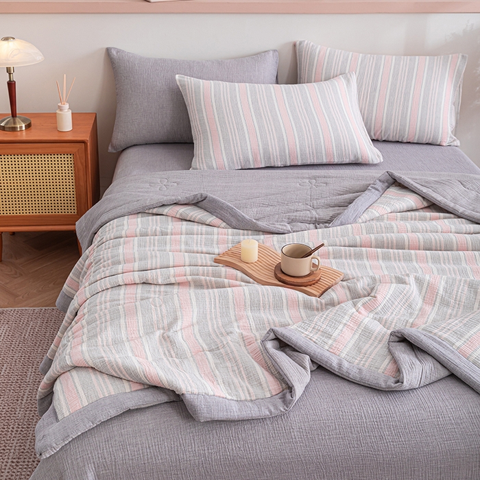 91家纺网 家纺一手货源 找家纺 吾诺 2025 全棉色织泡泡棉双层纱夏被大豆夏被全棉夏被四件套被子被芯 灰粉条