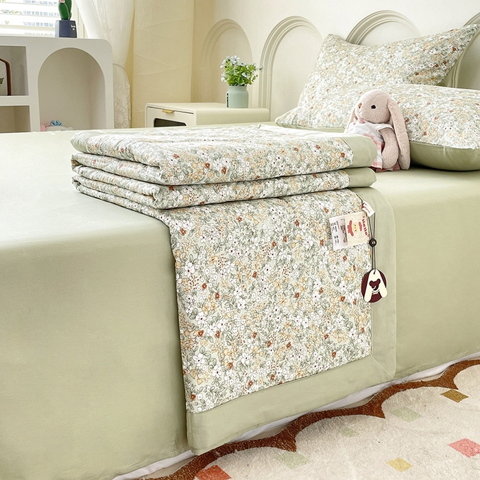 91家纺网 家纺一手货源 找家纺 宜家坊 2025新款全棉夏被碎花卡通小清新简约纯棉夏凉被夏被四件套三件套 繁花似锦绿