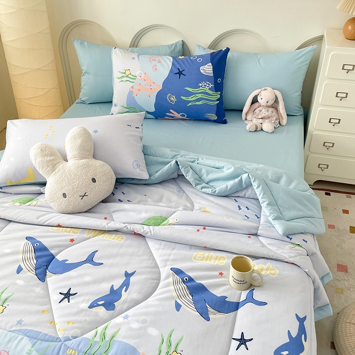 91家纺网 家纺一手货源 找家纺 宜家坊 2025新款全棉夏被碎花卡通小清新简约纯棉夏凉被夏被四件套三件套 鲸鱼