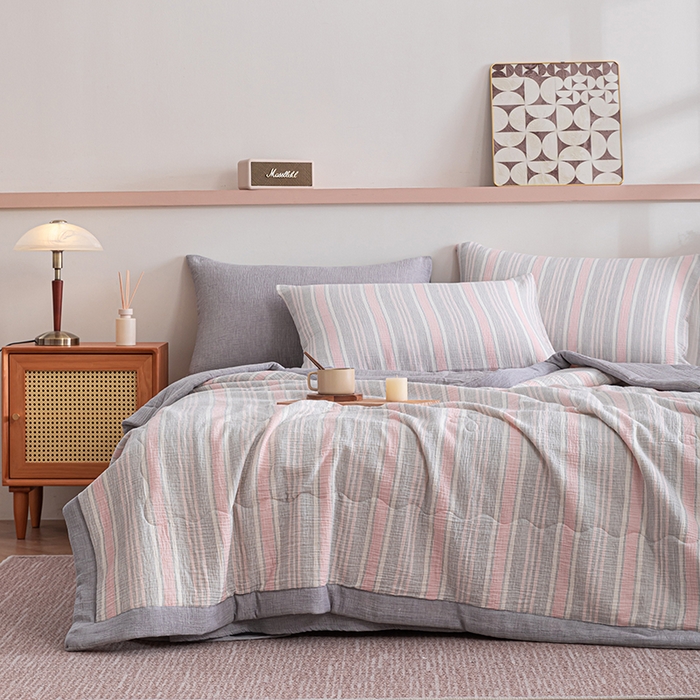 91家纺网 家纺一手货源 找家纺 吾诺 2025 全棉色织泡泡棉双层纱夏被大豆夏被全棉夏被四件套被子被芯 灰粉条