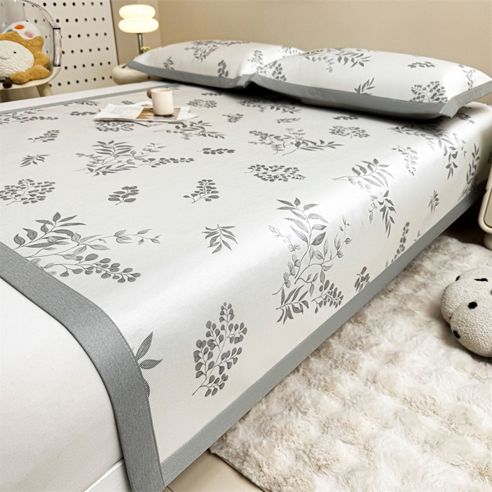 91家纺网 家纺一手货源 找家纺 雯豆2025夏季新品冰藤印花凉席三件套平铺绑带款冰丝凉席三件套 冰藤席-绑带款-赛里木花语