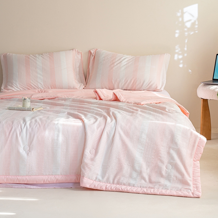 91家纺网 家纺一手货源 找家纺  吾诺 2025 棋盘格立体提花大豆夏被子被芯夏凉被空调被 长条格-粉