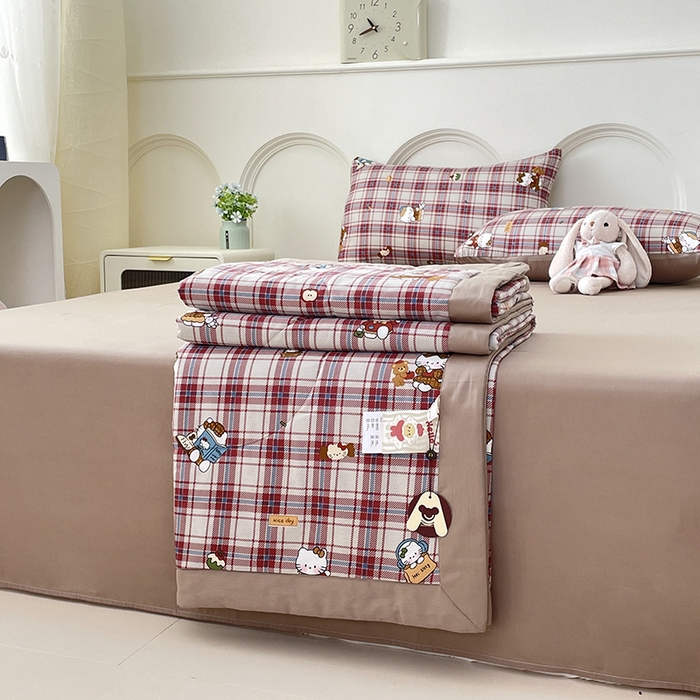 91家纺网 家纺一手货源 找家纺 宜家坊 2025新款全棉夏被碎花卡通小清新简约纯棉夏凉被夏被四件套三件套 格子凯特