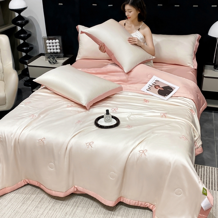 91家纺网 家纺一手货源 找家纺 益多眠 2026新款花朵夏被四件套 蝴蝶结奶白粉