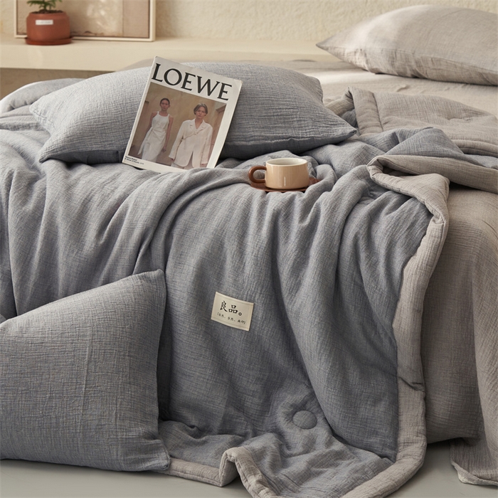 91家纺网 家纺一手货源 找家纺 金鹰2025新款A类纯棉皱皱纱大豆夏被四件套全棉夏凉被空调被 皱皱纱-复古蓝