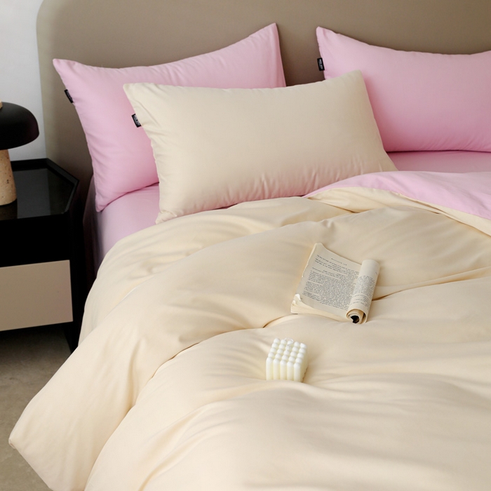 91家纺网 家纺一手货源 找家纺 2025年纯色双拼60支纯棉被套 奶白+白桃粉