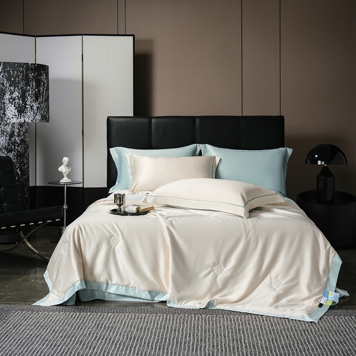 91家纺网 家纺一手货源 找家纺 丽卡家纺 2025新款凉爽鸭天丝夏被四件套 奶油玉+水绿